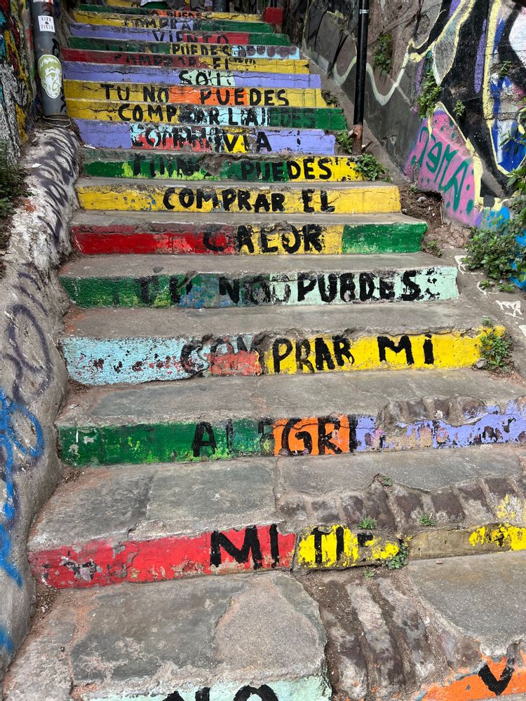 Valparaiso Chili Guide Street art escaliers