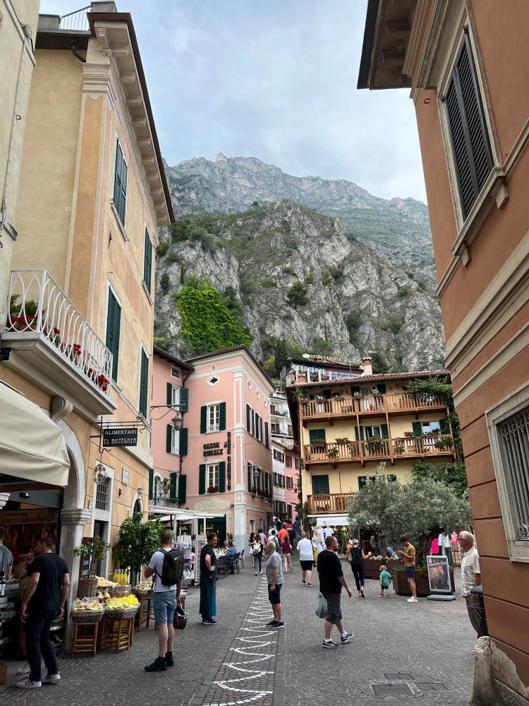 lac de garde italie vespa