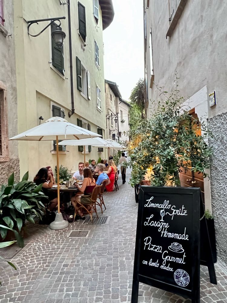 lac de garde italie vespa