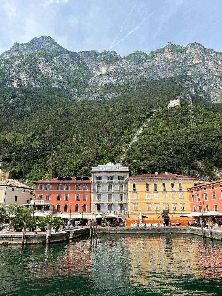 tour du lac de garde italie vespa