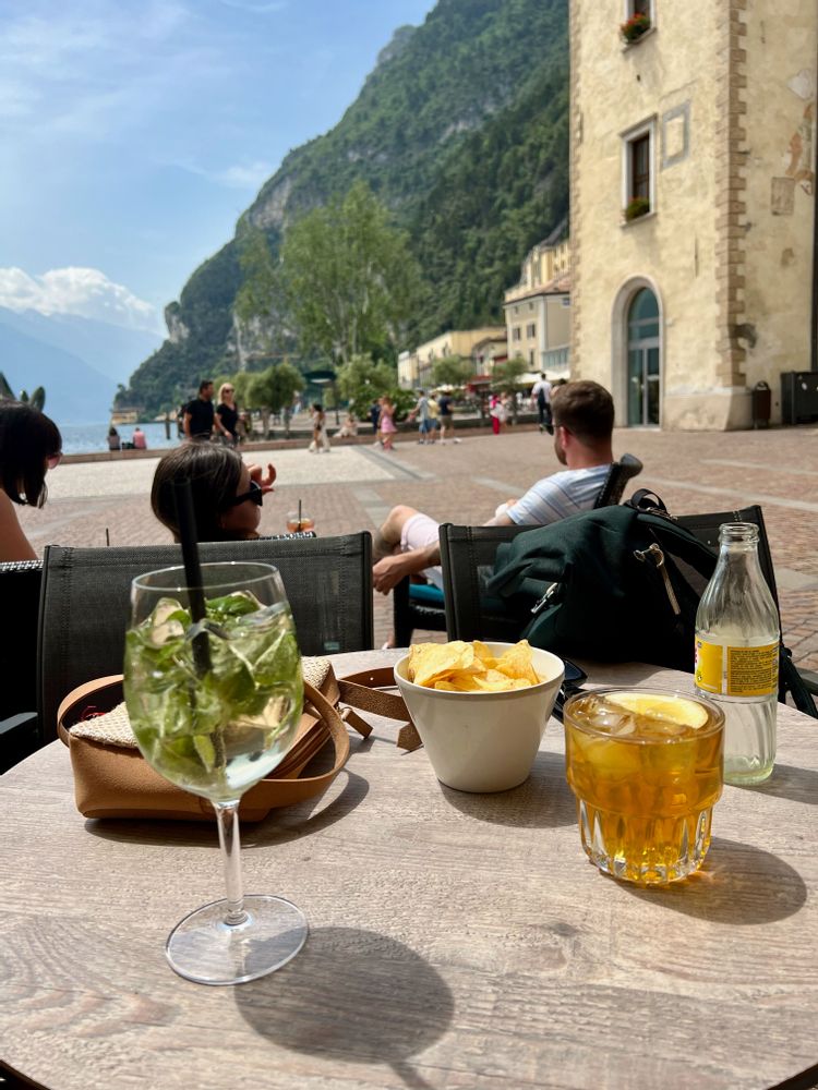 tour du lac de garde italie vespa