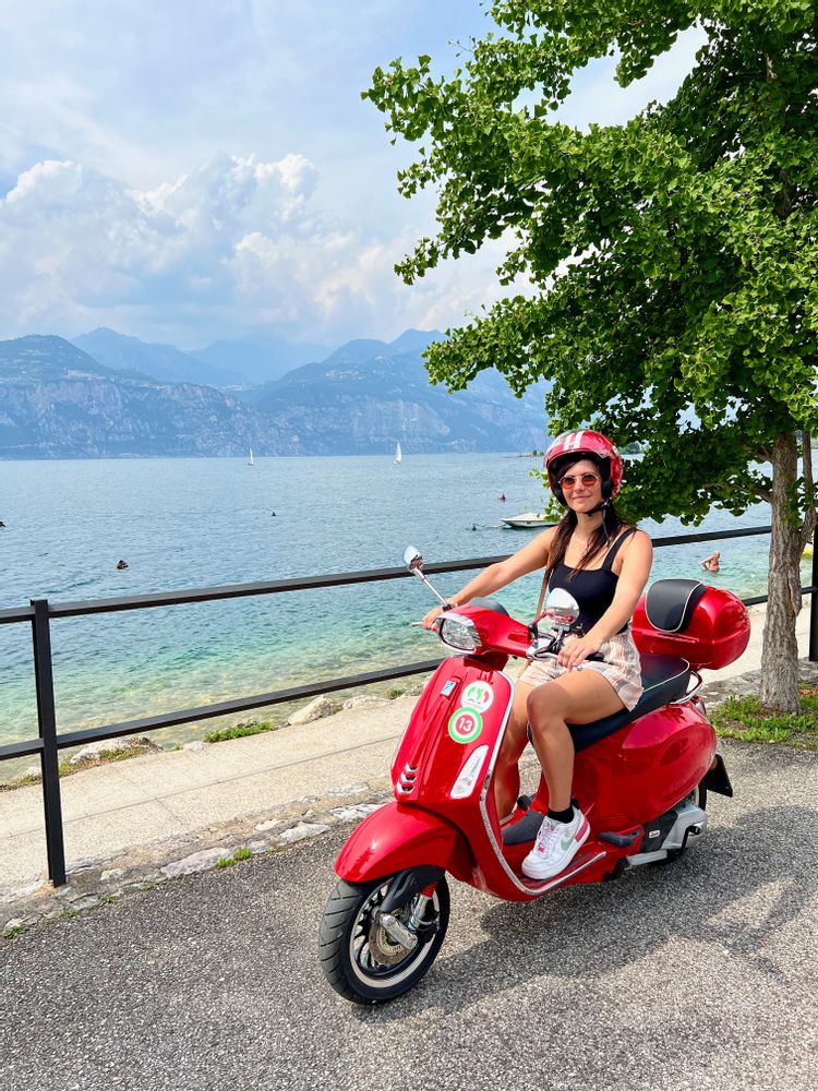 lac de garde vespa italie