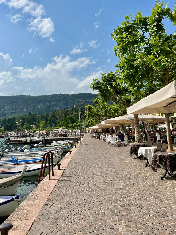 tour du lac de garde italie vespa