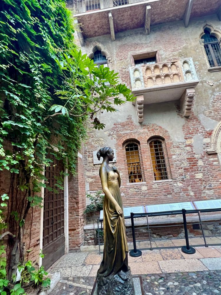 vérone italie statue roméo et juliette