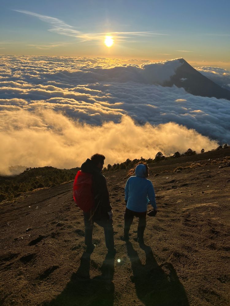 Ascension du volcan Acatenango El Fuego Guatemala vhiking tours