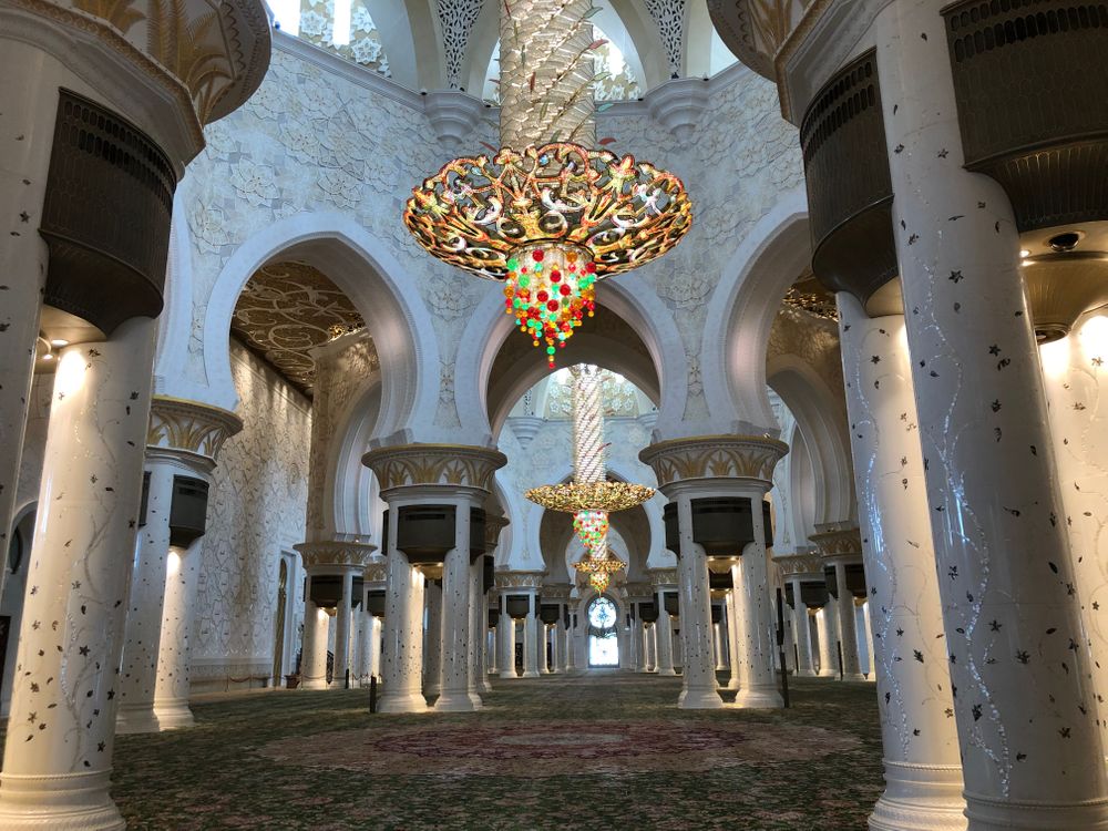 Grande mosquée blanche salle de prière