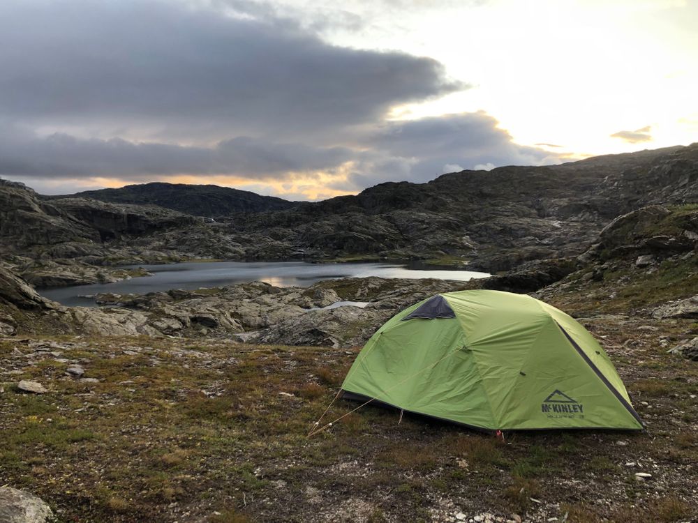 trolltunga norvège tente camping sauvage
