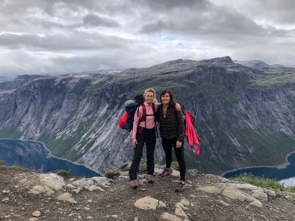 randonnée filles trolltunga