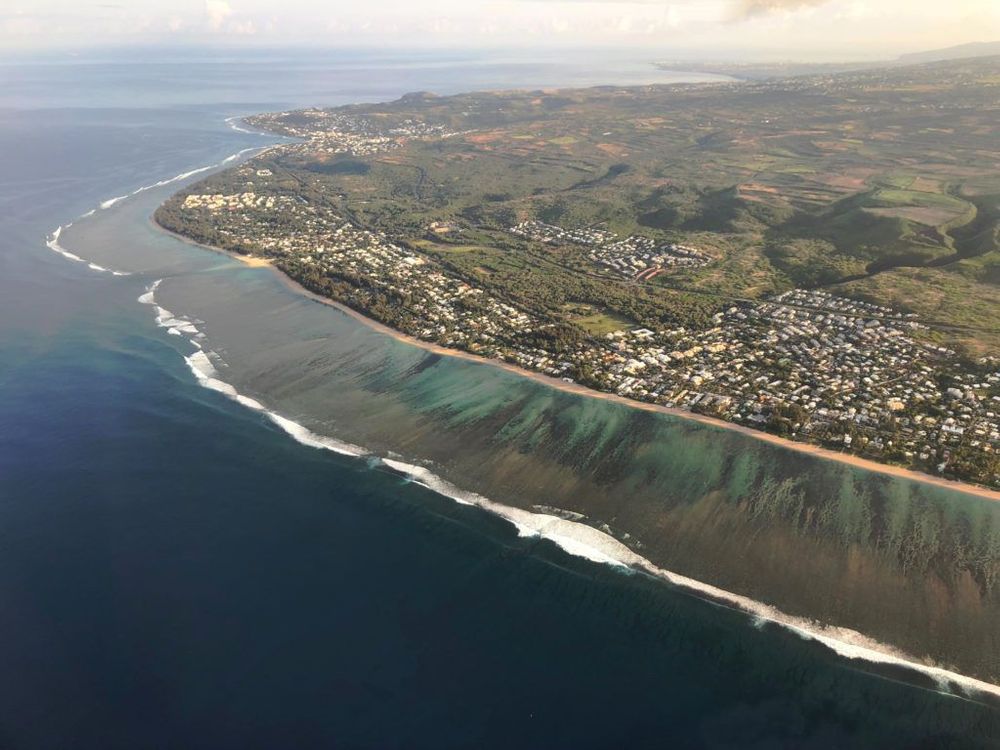 hélicoptère vue sur la mer ile de la réunion
