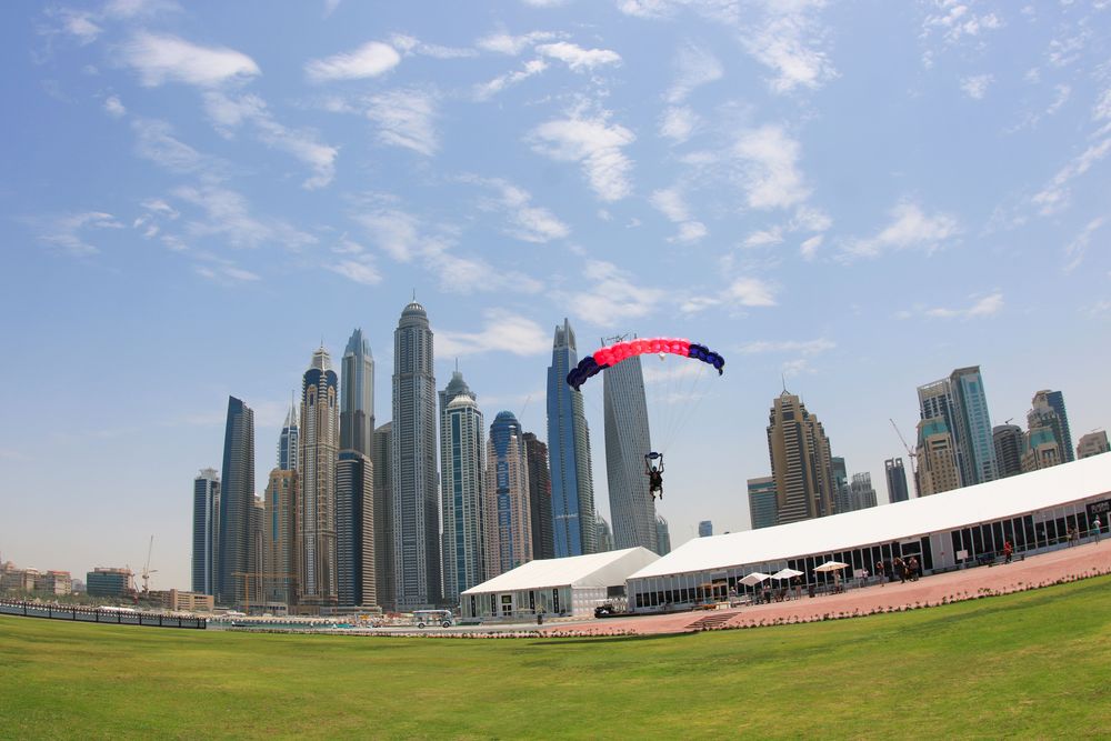 Saut en parachute Dubai expérience insolite