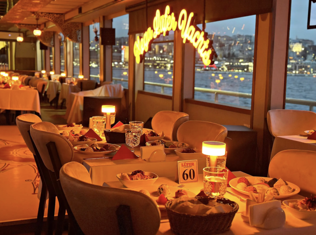 Croisiere Bosphore Istanbul Diner-Spectacle