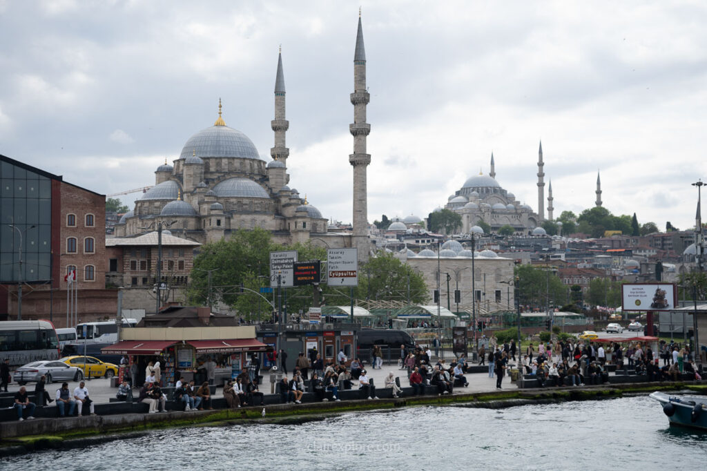 Vue sur le Bosphore et les mosquées Istanbul Turquie